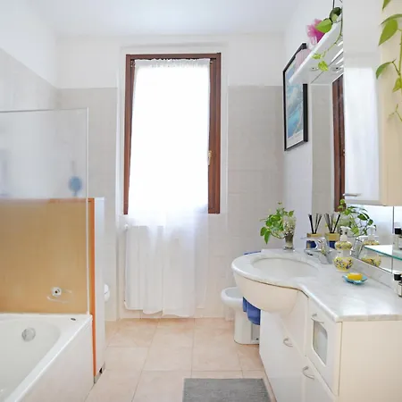 Apartment Urban Oasis *